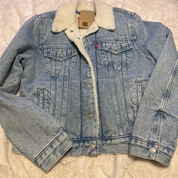 Levi's Jackets & Blazers - Levi's Light Wash Denim TruckerJacket with Cream Sherpa Lining NWT